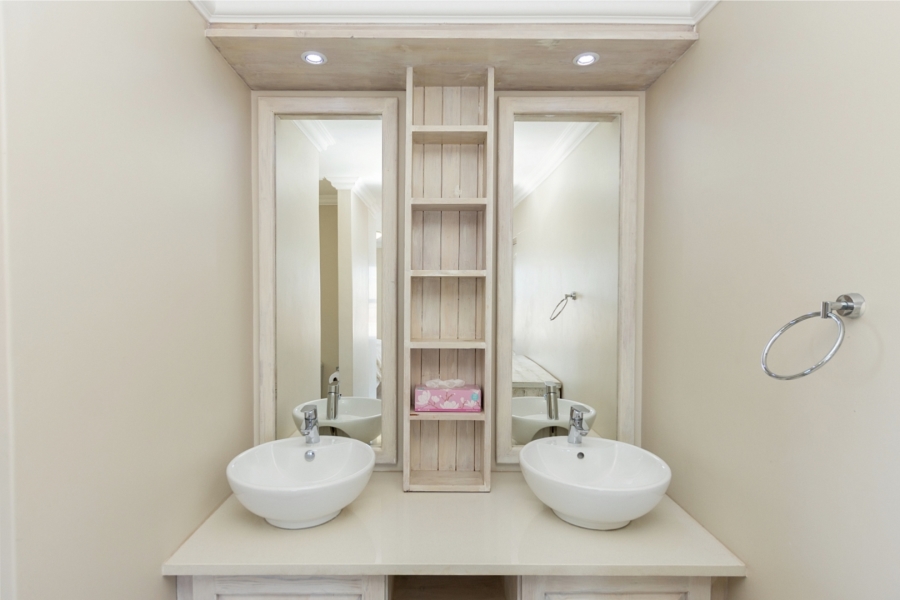 5 Bedroom Property for Sale in Paradise Beach Western Cape